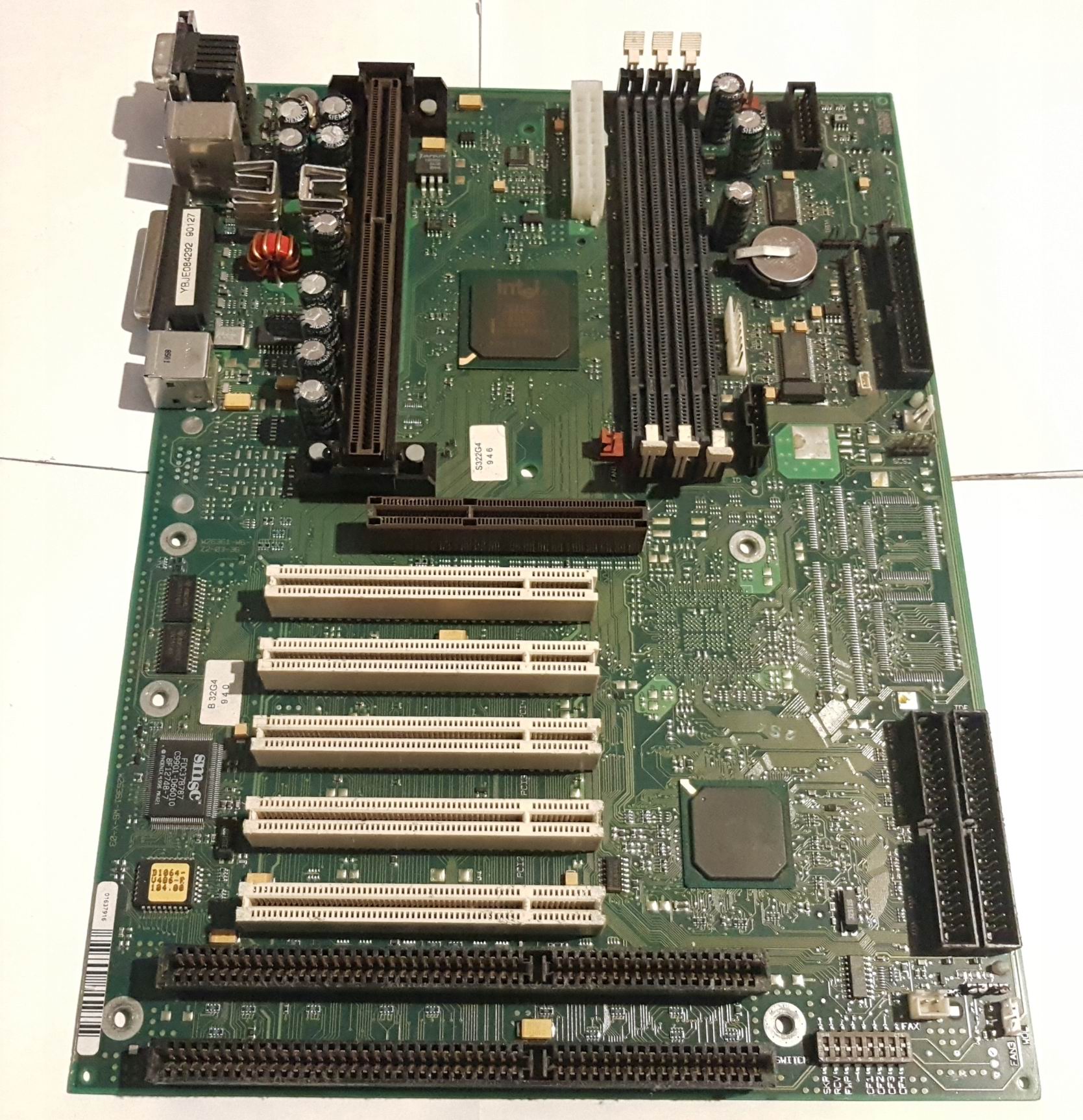 Plyta-Fujitsu-W26361-W6-X-03-Slot1-Pentium-II-III.jpg